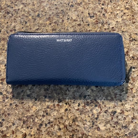 Matt & Nat Wallet - Picture 1 of 6